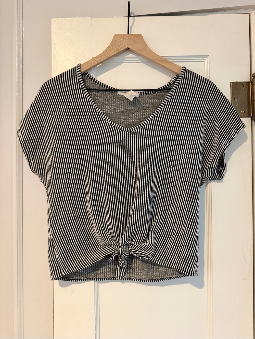 Soft Tie-at-Waist Black & White Striped Cropped T-shirt // Sz. L